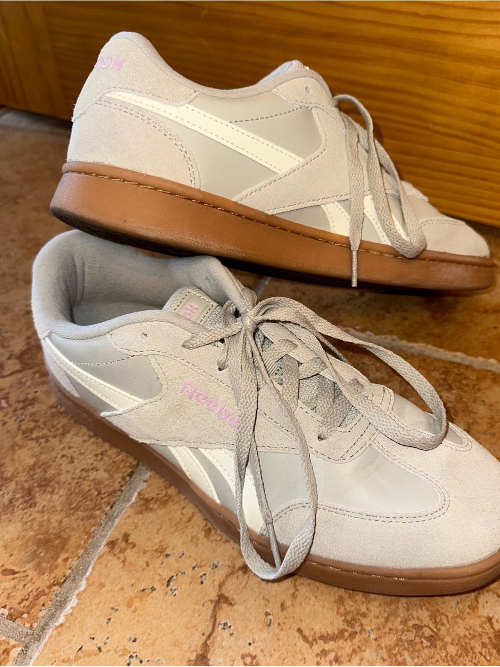 Reebok Women's Low-Top Sneakers in Light Gray with Gum Sole